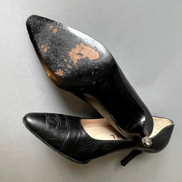 CHANEL CC Logo High Heels Leather Black Pumps - Picture 10 of 16